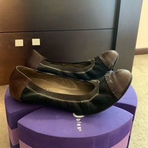 ANYI LU Leather Suede Flats w/ Tonal Stitching